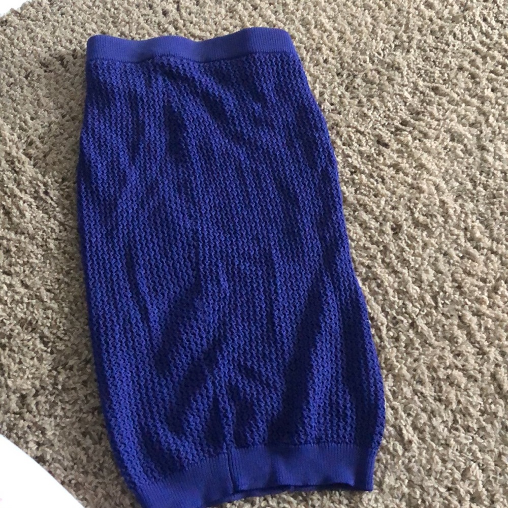 Bebe Sexy midi form fitted skirt